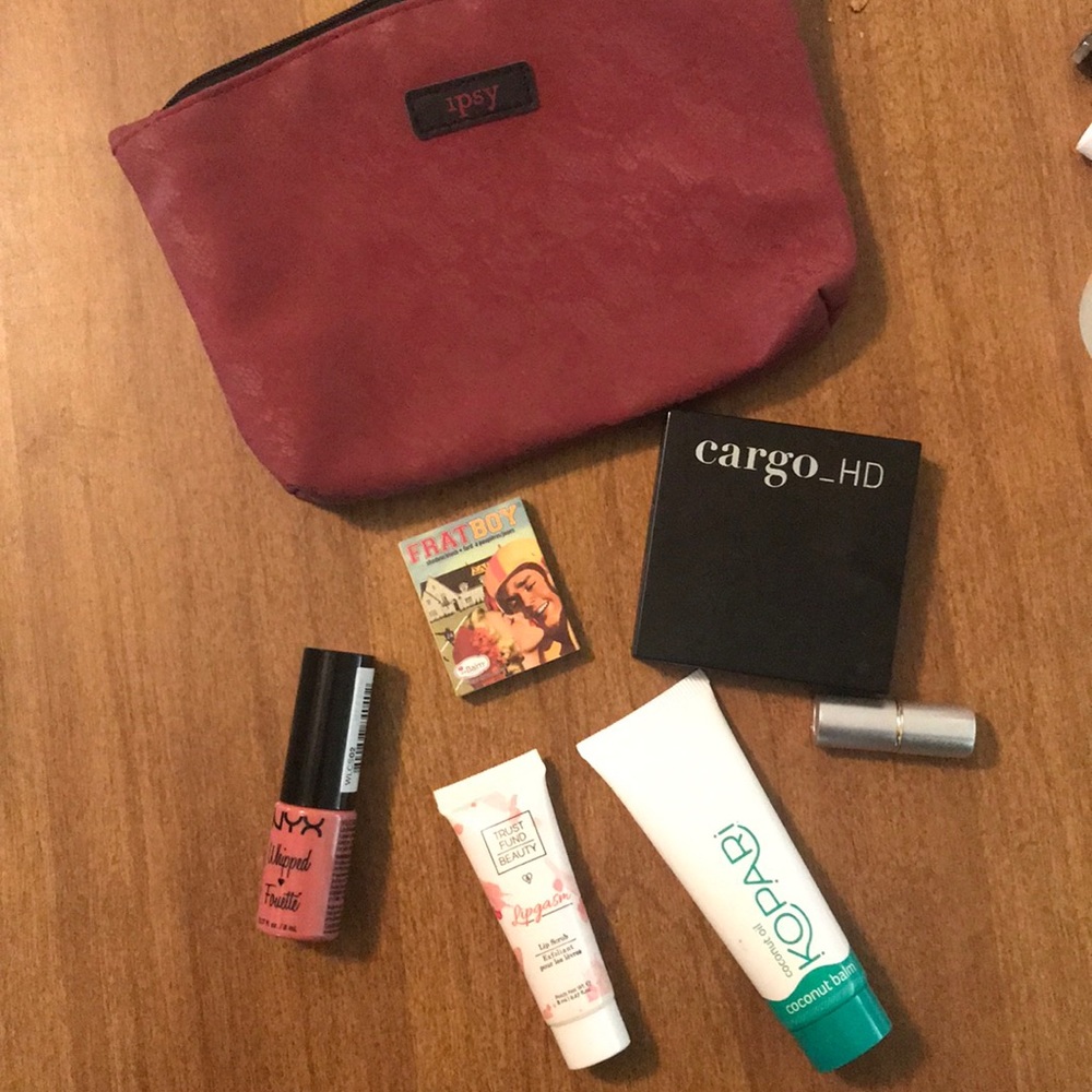 Sale! 🔵Barely Used makeup bundle
